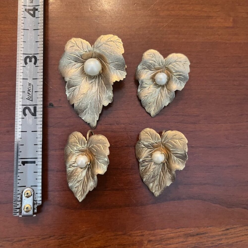 Vintage Sarah Coventry Gold Tone Faux Pearl Leaf Brooches and Earrings - Picture 8 of 8